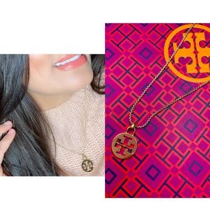 Look photo Auténtic Tory Burch charm